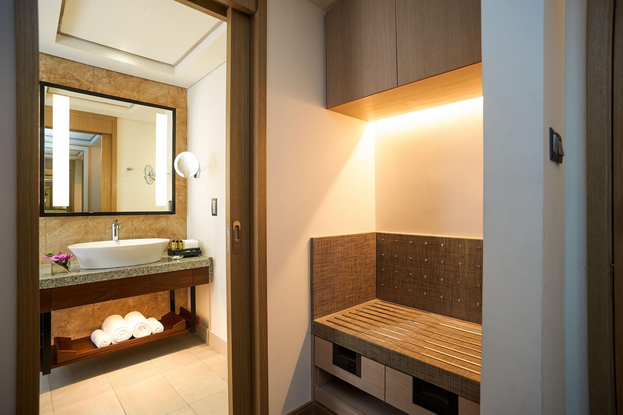Amari Johor Bahru Exterior foto A steam room in a hotel