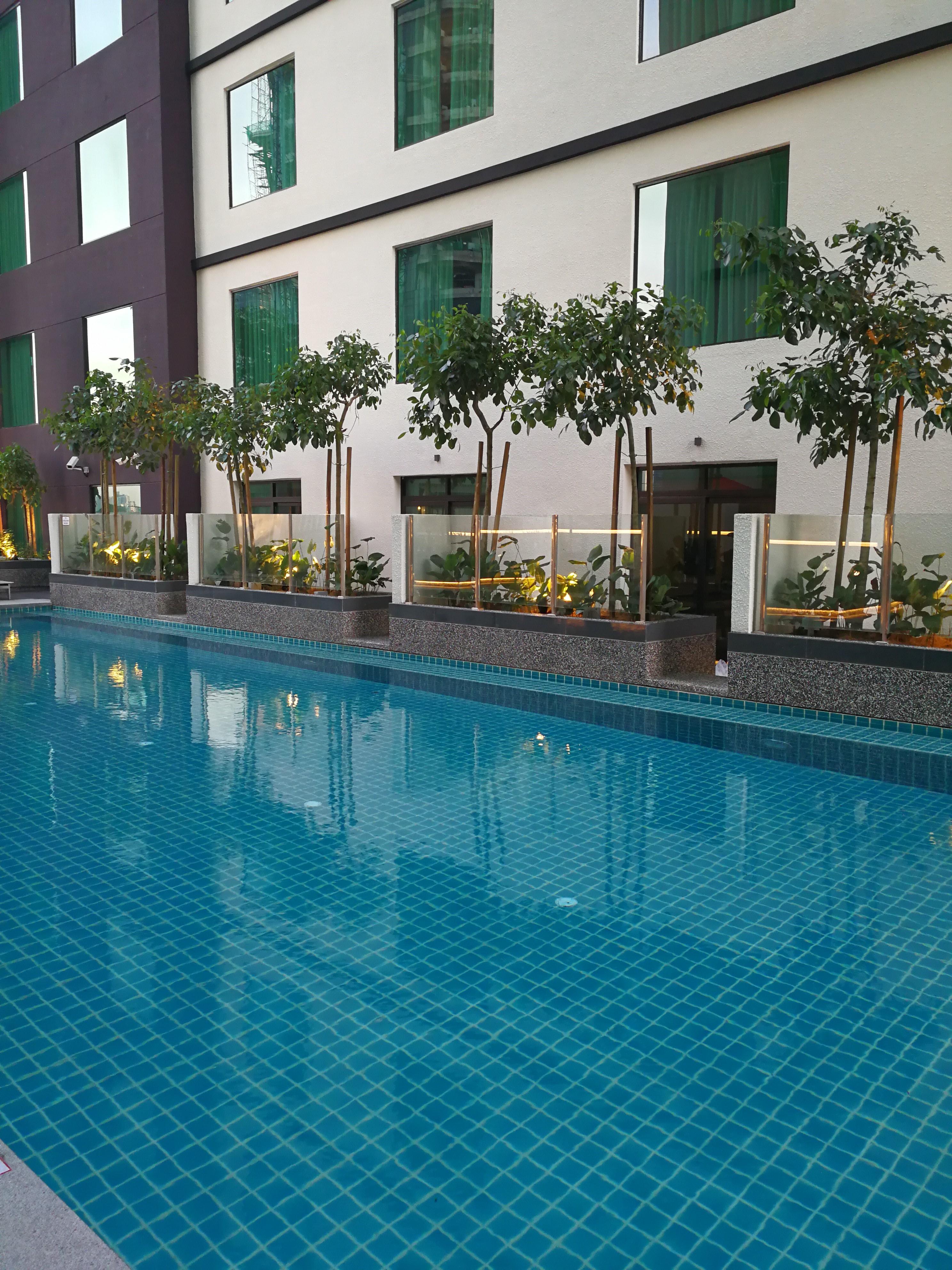 Amari Johor Bahru Exterior foto The swimming pool at the 10th floor of the hotel