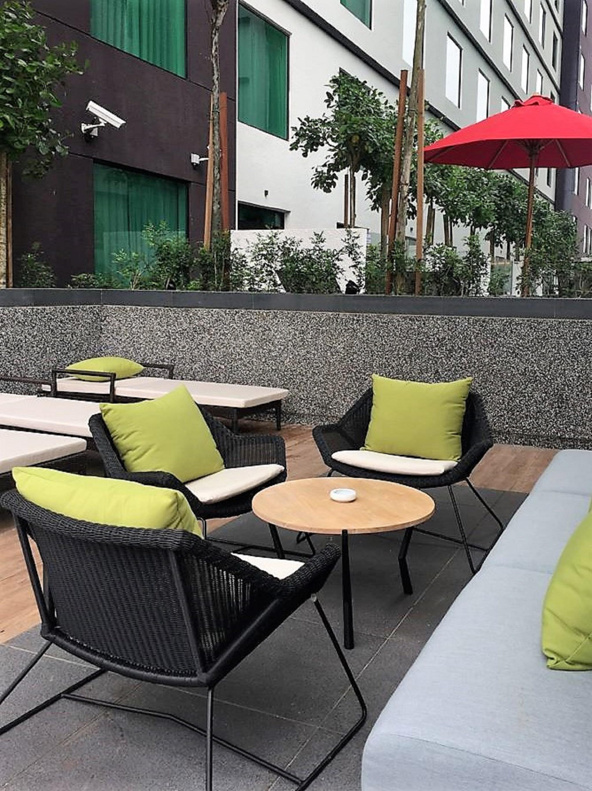 Amari Johor Bahru Exterior foto The outdoor area of the hotel