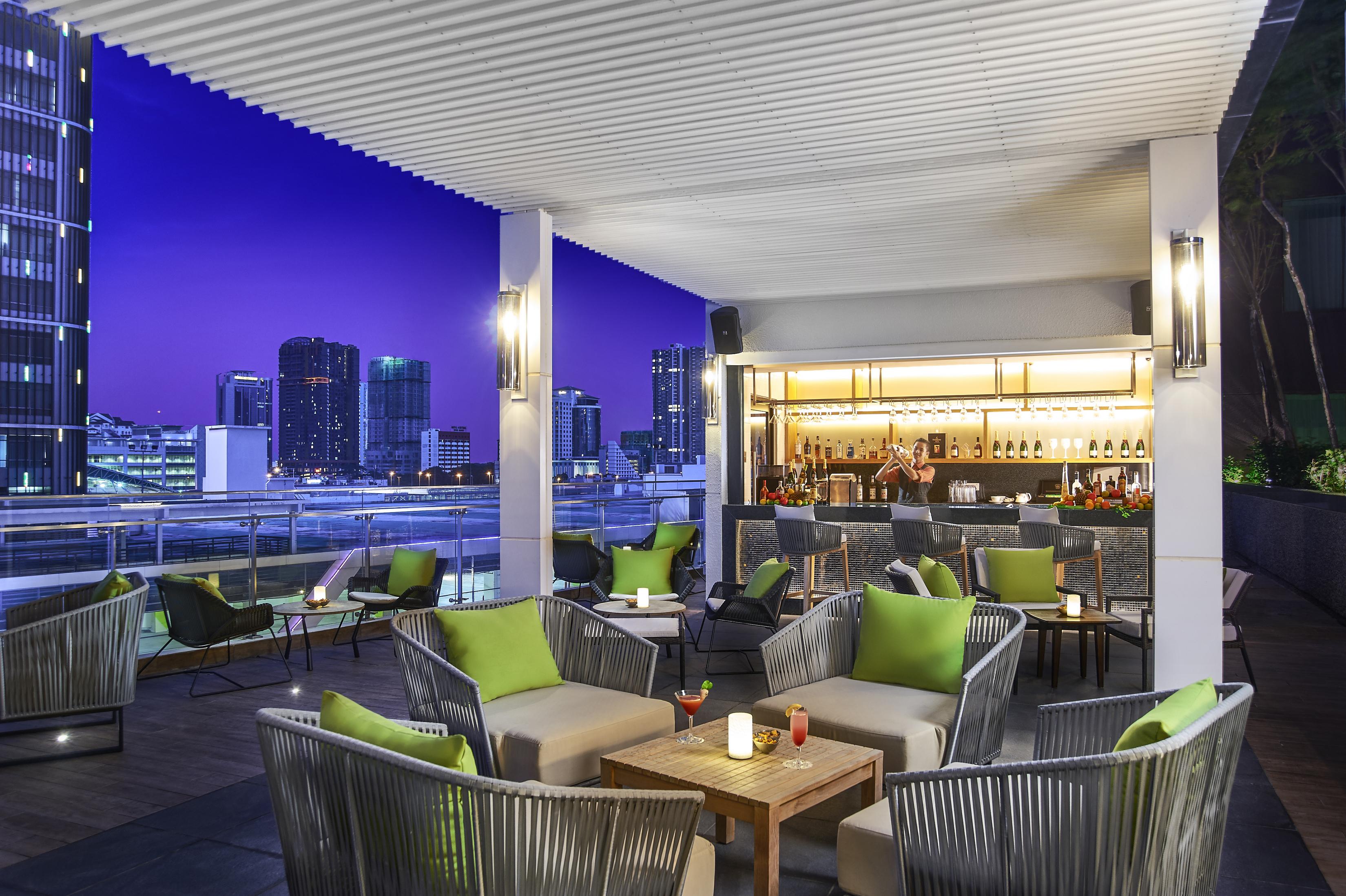 Amari Johor Bahru Exterior foto The Bar