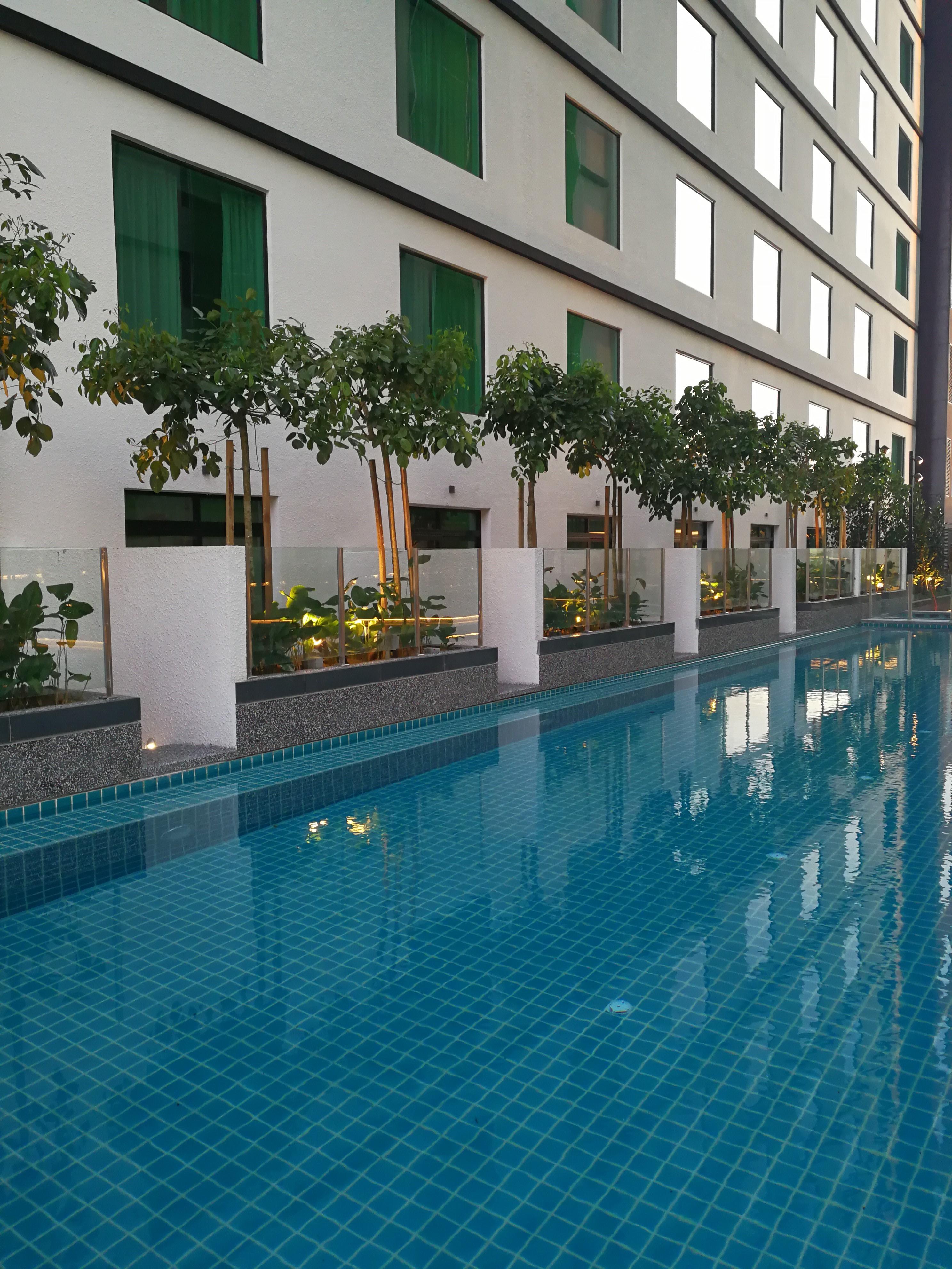 Amari Johor Bahru Exterior foto The pool at the hotel