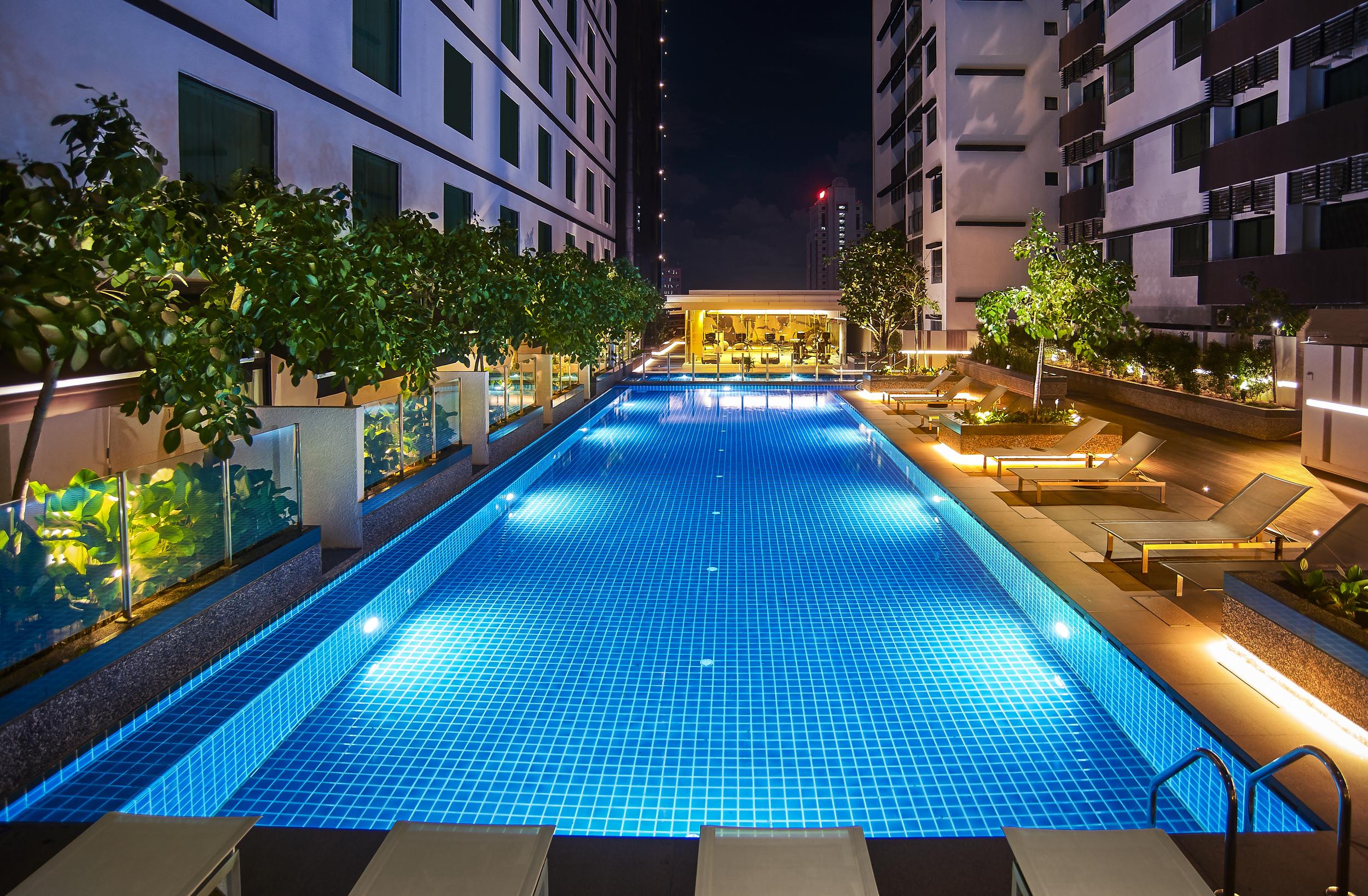 Amari Johor Bahru Exterior foto The swimming pool at the hotel