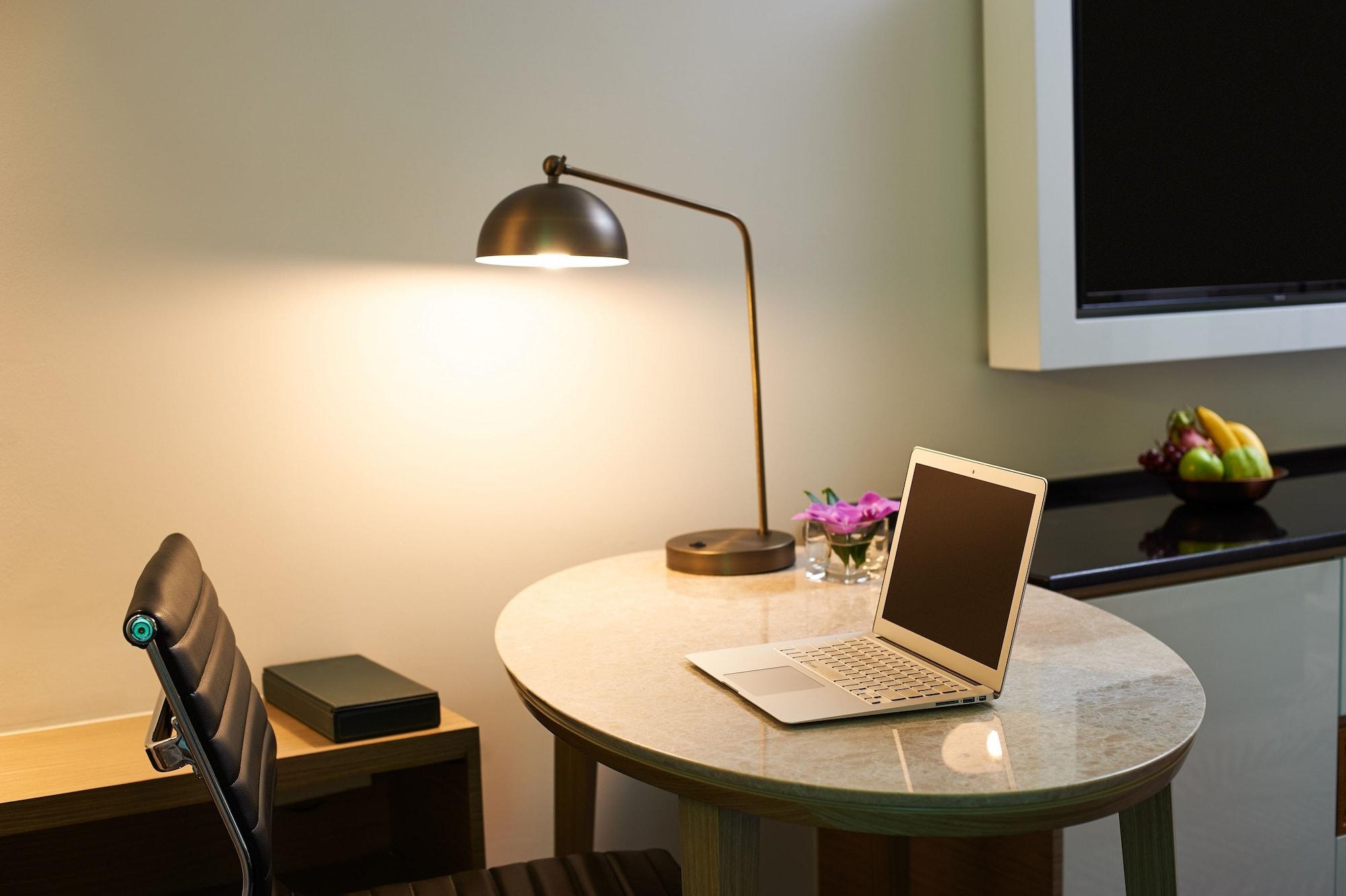 Amari Johor Bahru Exterior foto A table lamp